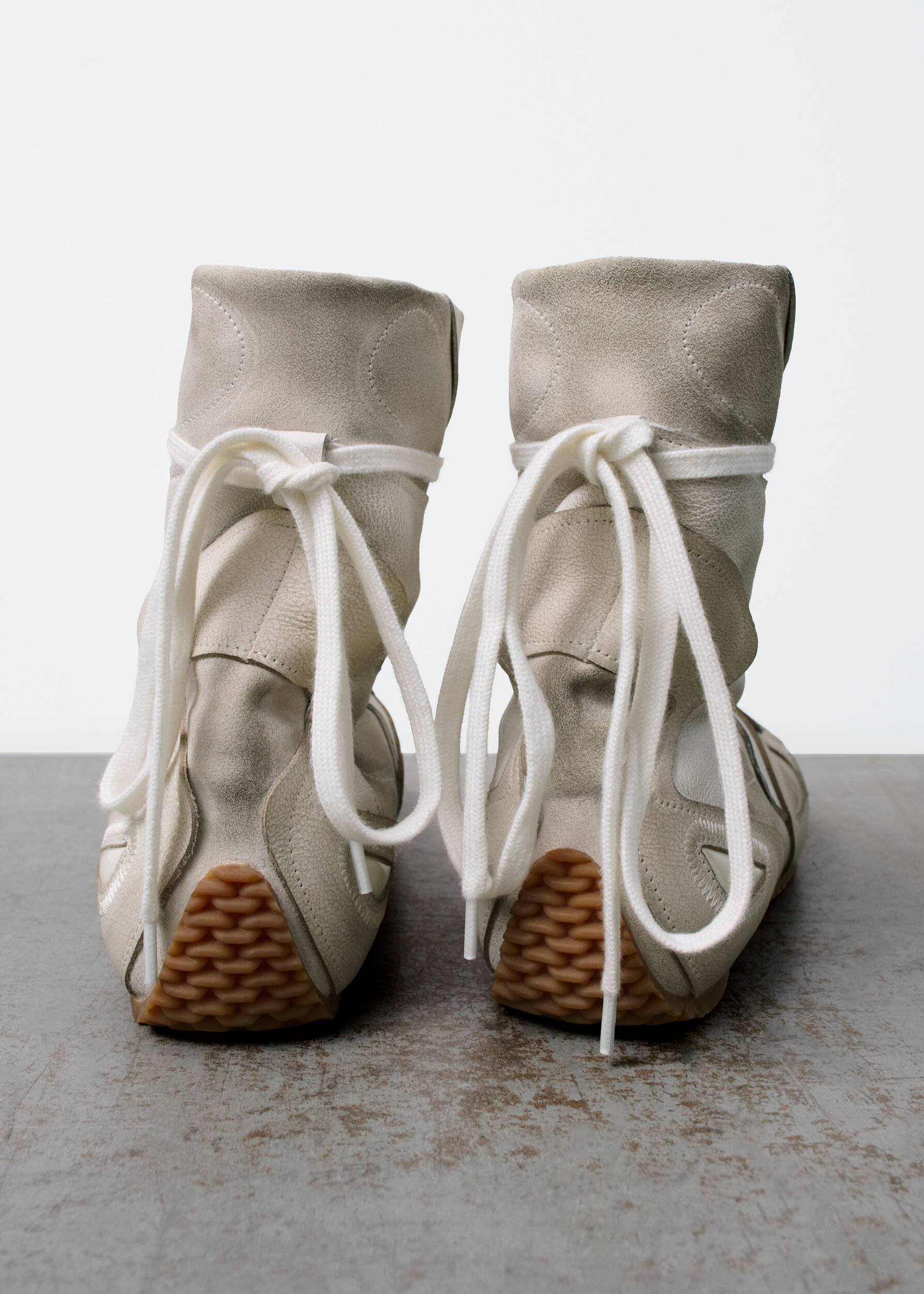 Slow Boot Off White/Gum