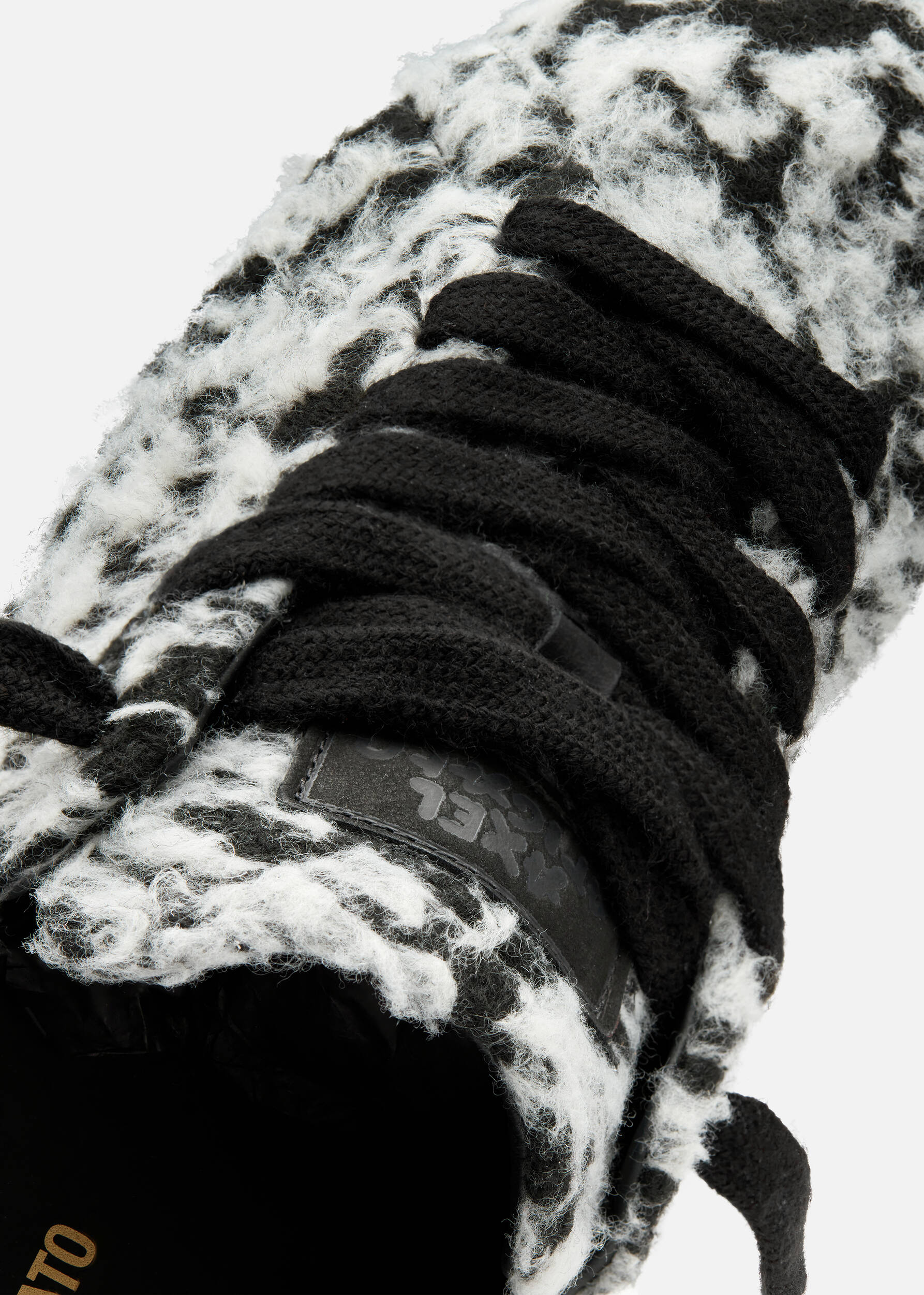 Tact Runner Black/Gum