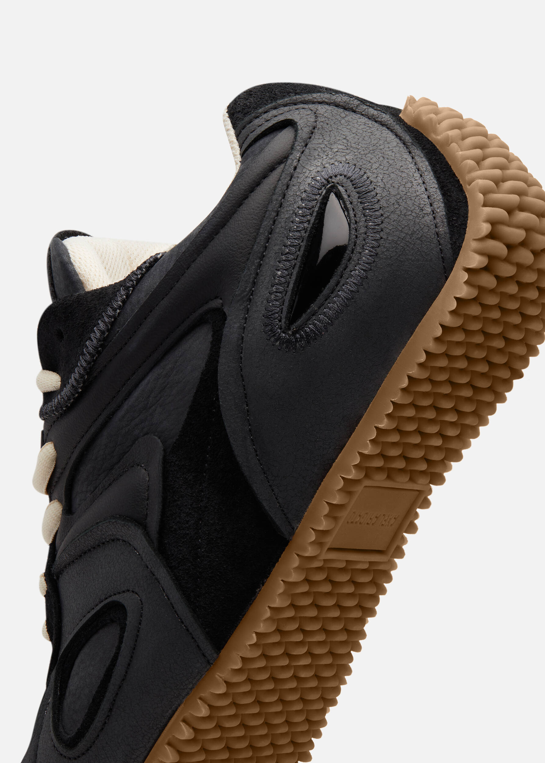 Slow Runner Black/Gum